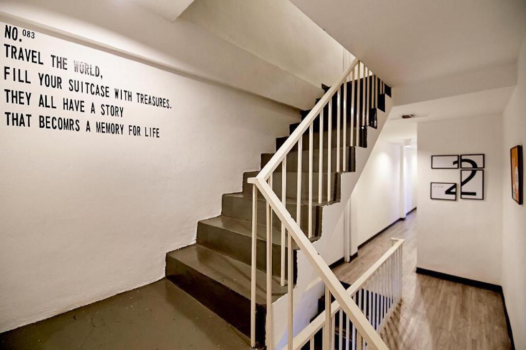 The Rabbit'S Hole Hostel Bangkok Exterior foto