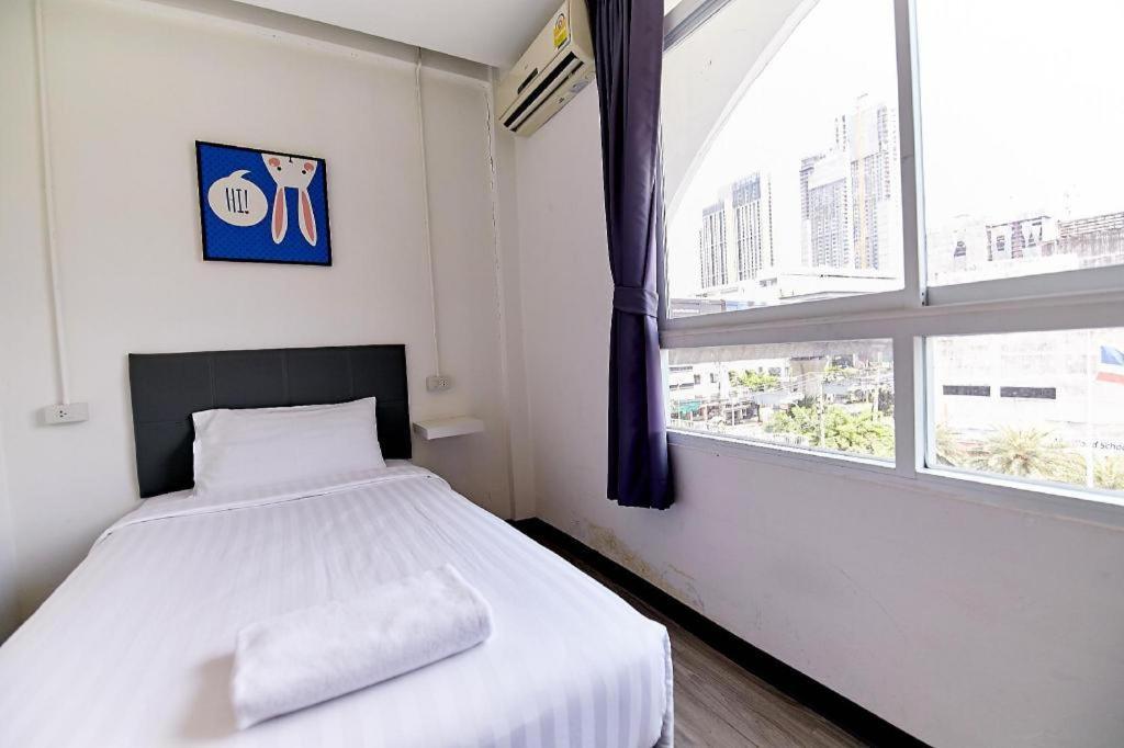 The Rabbit'S Hole Hostel Bangkok Exterior foto