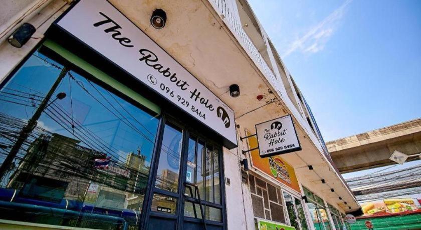 The Rabbit'S Hole Hostel Bangkok Exterior foto