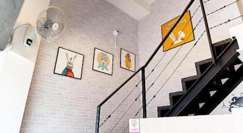The Rabbit'S Hole Hostel Bangkok Exterior foto