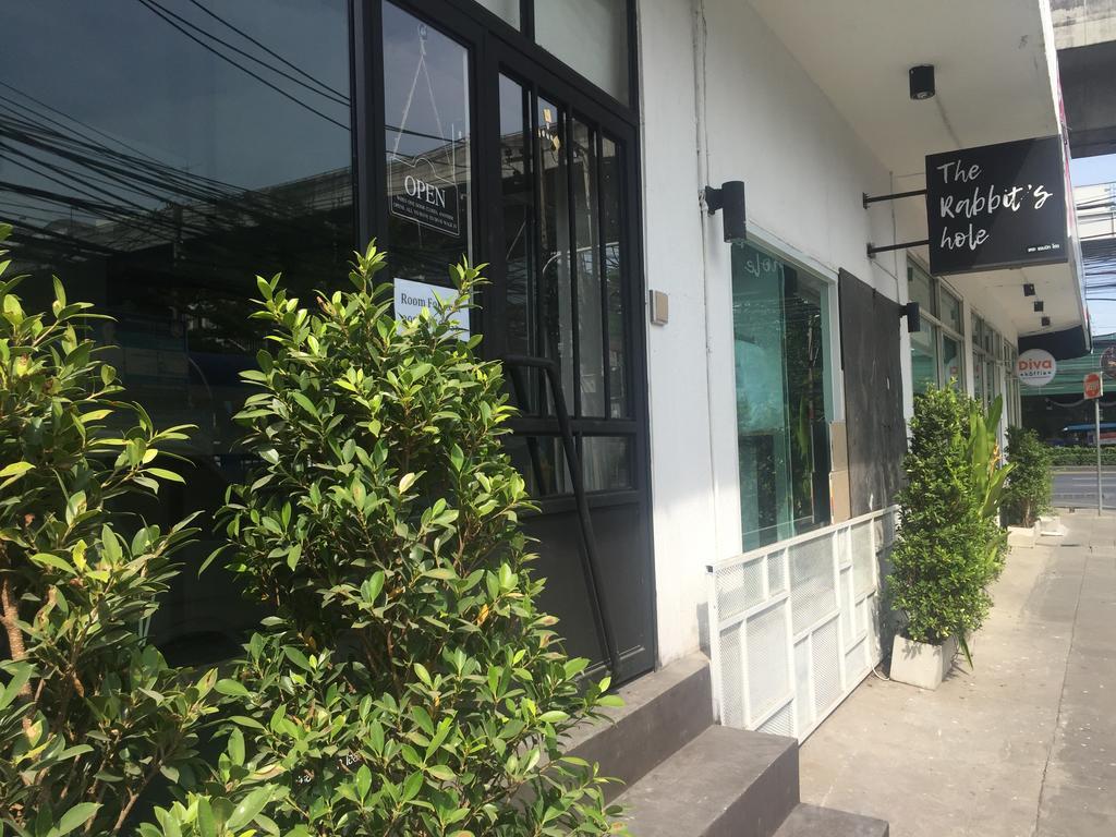The Rabbit'S Hole Hostel Bangkok Exterior foto