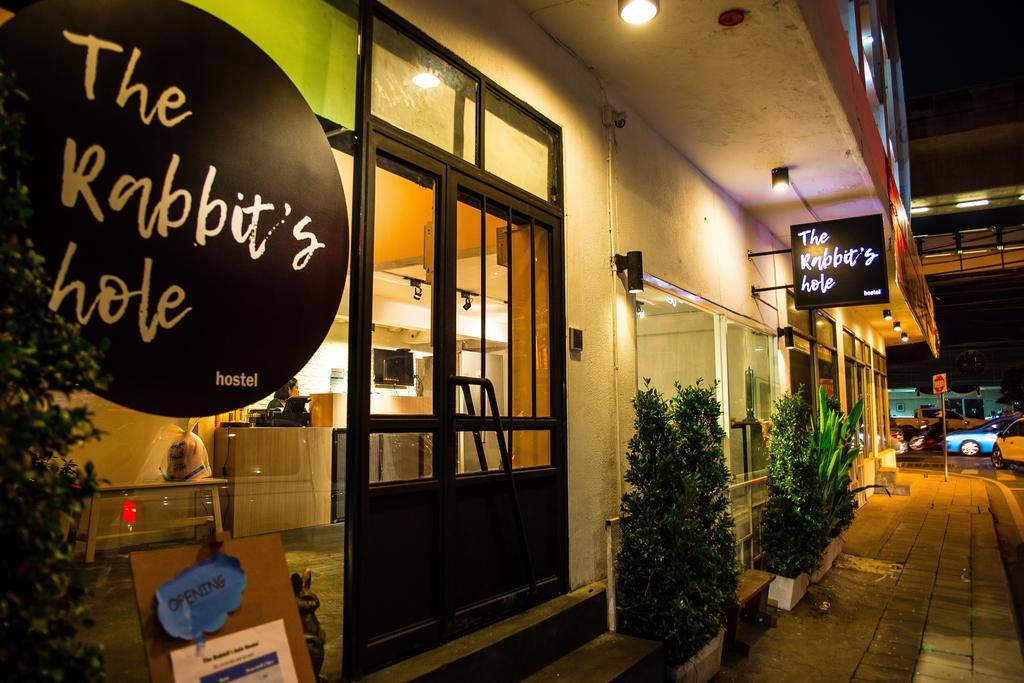 The Rabbit'S Hole Hostel Bangkok Exterior foto