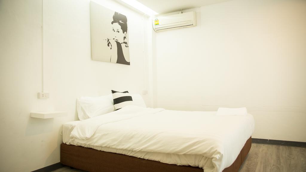 The Rabbit'S Hole Hostel Bangkok Exterior foto