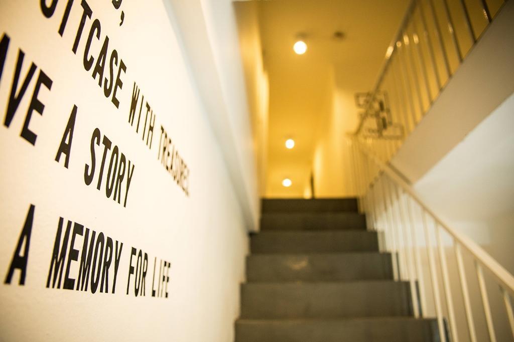 The Rabbit'S Hole Hostel Bangkok Exterior foto